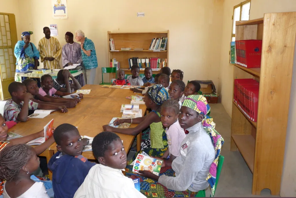 Une classe d'écoliers maliens en enseignement primaire